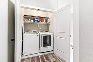 1329 Buescher Dr, Houston, TX 77043 - Photo 40