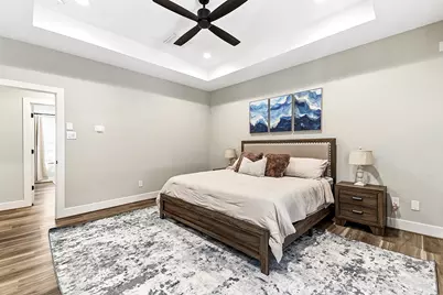 1329 Buescher Drive, Houston, TX 77043 - Photo 32