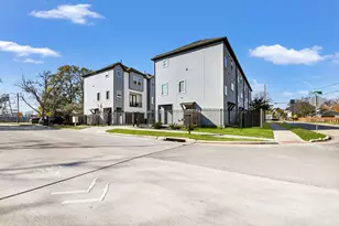 1329 Buescher Dr, Houston, TX 77043 - Photo 10