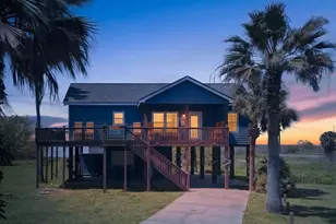 2019 Flamingo Dr, Crystal Beach, TX 77650 - Photo 2