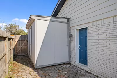 10151 Brinwood Drive, Houston, TX 77043 - Photo 22