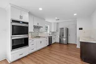 10151 Brinwood Dr, Houston, TX 77043 - Photo 4