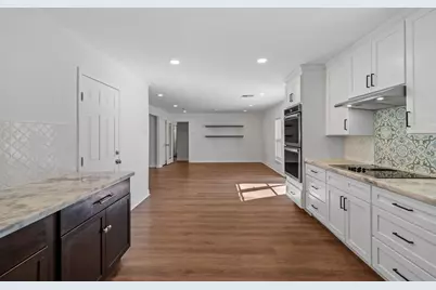 10151 Brinwood Drive, Houston, TX 77043 - Photo 12