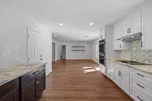 10151 Brinwood Dr, Houston, TX 77043 - Photo 12