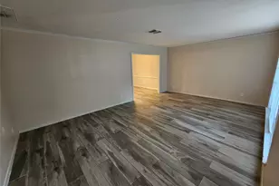 8322 Wynbrook St, Houston, TX 77061 - Photo 6