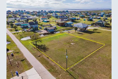955 S Selwyn Road, Crystal Beach, TX 77650 - Photo 6