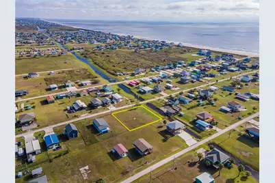 955 S Selwyn Road, Crystal Beach, TX 77650 - Photo 2