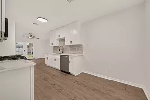 1910 Rainy River Dr, Houston, TX 77088 - Photo 10