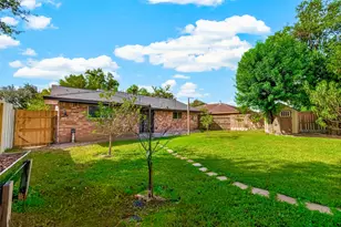 1910 Rainy River Dr, Houston, TX 77088 - Photo 34