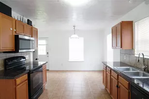 4403 Sprangletop Ave, Baytown, TX 77521 - Photo 10