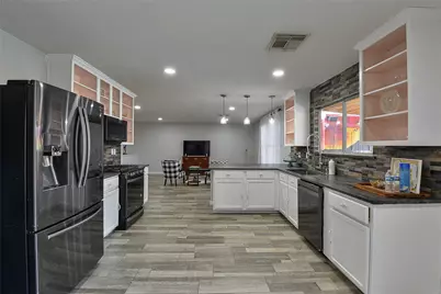 8319 Lemongrass Avenue, Baytown, TX 77521 - Photo 12