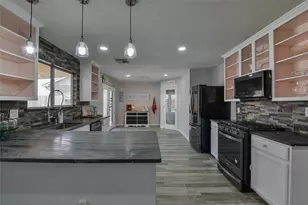 8319 Lemongrass Ave, Baytown, TX 77521 - Photo 10