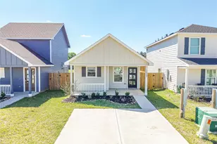 16802 N Marie Vlg Dr, Conroe, TX 77306 - Photo 1