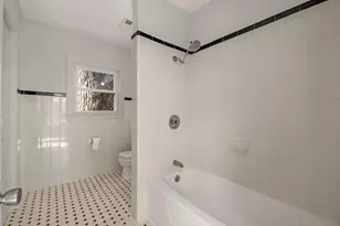 2415 Columbia St, Houston, TX 77008 - Photo 18