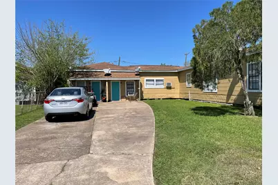 302 N Avenue B, Freeport, TX 77541 - Photo 2