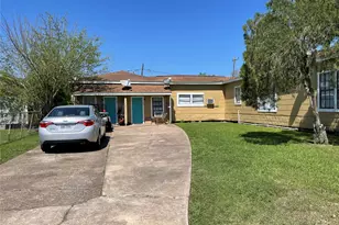 302 N Avenue B, Freeport, TX 77541 - Photo 2