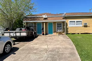 302 N Avenue B, Freeport, TX 77541 - Photo 18
