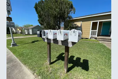 302 N Avenue B, Freeport, TX 77541 - Photo 4