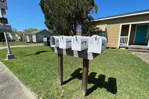 302 N Avenue B, Freeport, TX 77541 - Photo 4