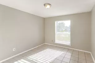 10111 King Ranch Ln, Sugar Land, TX 77498 - Photo 12