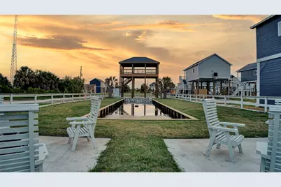 1036 Sunset Circle W, Crystal Beach, TX 77650 - Photo 48