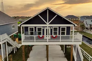 1036 Sunset Circle W, Crystal Beach, TX 77650 - Photo 2