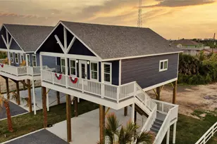 1036 Sunset Circle W, Crystal Beach, TX 77650 - Photo 6