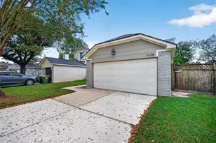 1220 Chelsea Ln, Pearland, TX 77581 - Photo 4