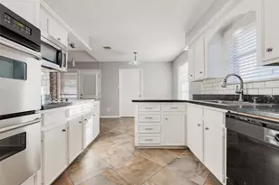 9223 Sandstone St, Houston, TX 77036 - Photo 16