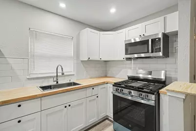 422 Waco N, League City, TX 77573 - Photo 2