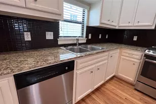 2710 Hullsmith Dr, Houston, TX 77063 - Photo 10