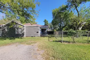 2330 Cedar Dr, La Marque, TX 77568 - Photo 22