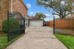 2436 Pebble Beach Dr, League City, TX 77573 - Photo 36