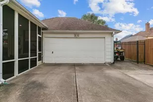 2436 Pebble Beach Dr, League City, TX 77573 - Photo 38
