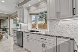 2436 Pebble Beach Dr, League City, TX 77573 - Photo 6