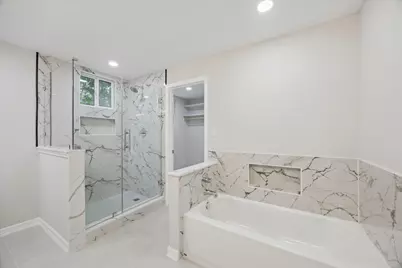 10009 Lazy Oaks Street, Houston, TX 77080 - Photo 14