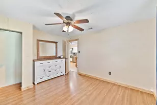 506 Pear St, Edna, TX 77957 - Photo 22