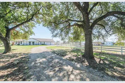 2368 Old Columbus Road N, Sealy, TX 77474 - Photo 4