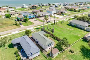 1307 S Live Oak St, Rockport, TX 78382 - Photo 2
