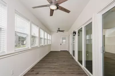175 April Point Drive N, Conroe, TX 77356 - Photo 8