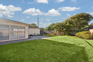 10614 Longmont Dr, Houston, TX 77042 - Photo 38