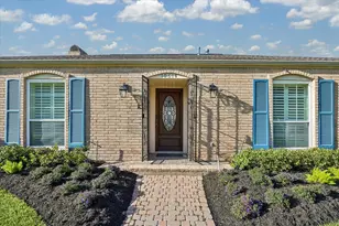 10614 Longmont Dr, Houston, TX 77042 - Photo 2