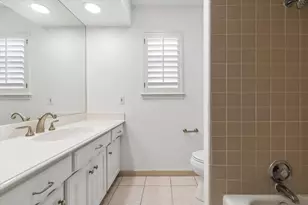 10614 Longmont Dr, Houston, TX 77042 - Photo 34