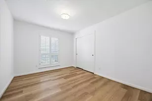 10614 Longmont Dr, Houston, TX 77042 - Photo 32
