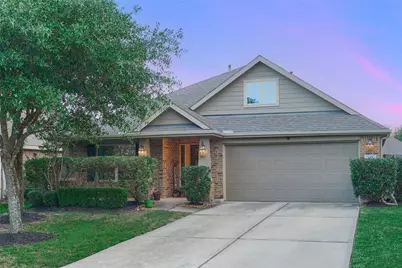 655 Oak Circle Drive E, Conroe, TX 77301 - Photo 2