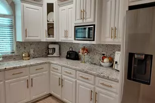 309 Hickman Ln, Angleton, TX 77515 - Photo 22