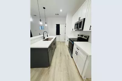 5214 Rue St #A B, Houston, TX 77033 - Photo 10