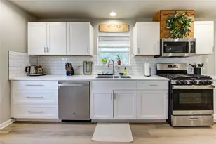 7325 Speaker St, Hitchcock, TX 77563 - Photo 16