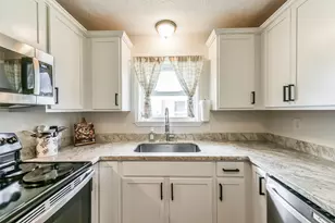 323 Coventry Ln, Alvin, TX 77511 - Photo 12