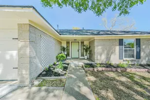 323 Coventry Ln, Alvin, TX 77511 - Photo 4